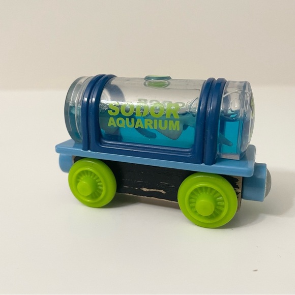 Thomas & Friends Wooden Sodor Aquarium Train Sting Ray Tanker - Picture 4 of 13